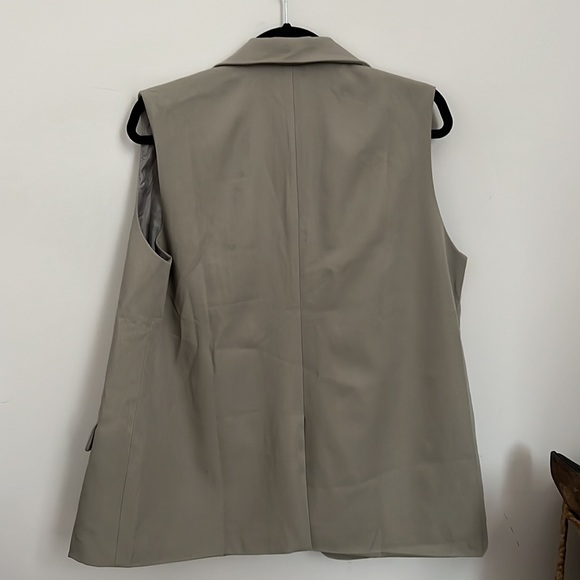 Nasty Gal Sleeveless Blazer Vest - Picture 2 of 3